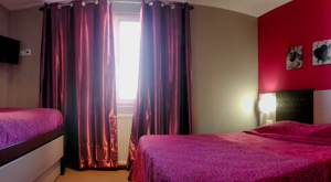 Chambre familiale de l'h&ocirc;tel Savary &agrave; La Rochelle